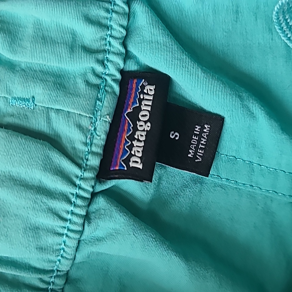 Patagonia Women’s Barely Baggies 2.5” Inseam Teal Unlined Shorts Small Gorpcore - Picture 3 of 6